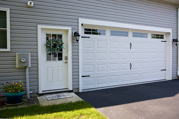 24/7 Emergency Garage Door Panel Replacement experts in Wagon Wheel, AZ